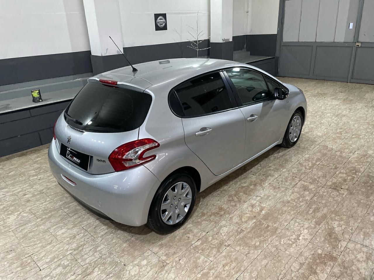 Peugeot 208 1.4 HDi 68 CV 5 porte Allure
