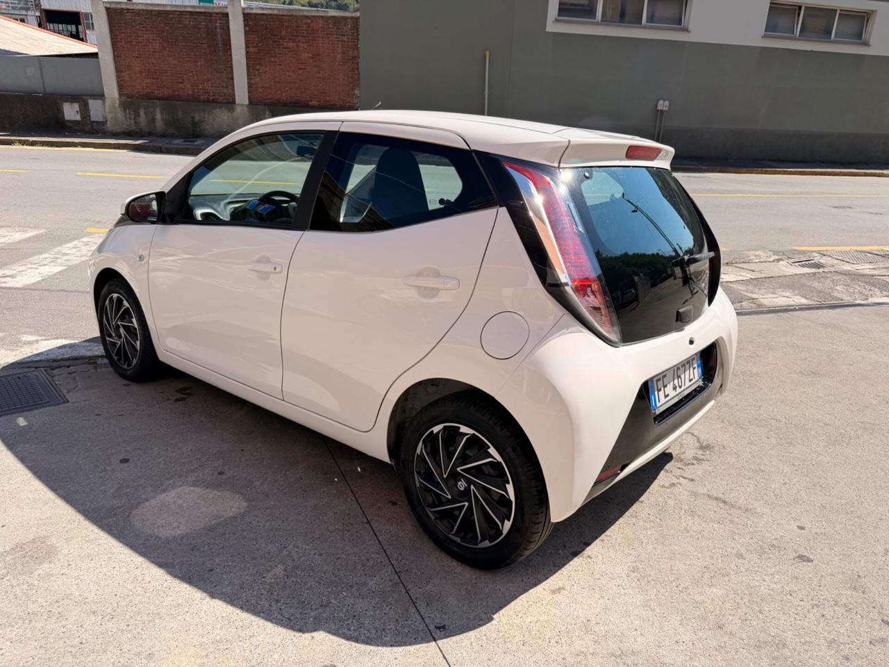 TOYOTA AYGO 1.0 X PLAY NEOPATENTATI