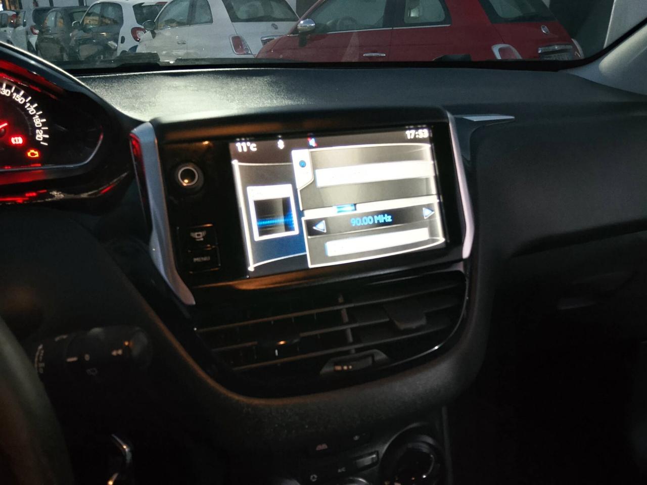 Peugeot 208 anche SENZA BUSTA PAGA