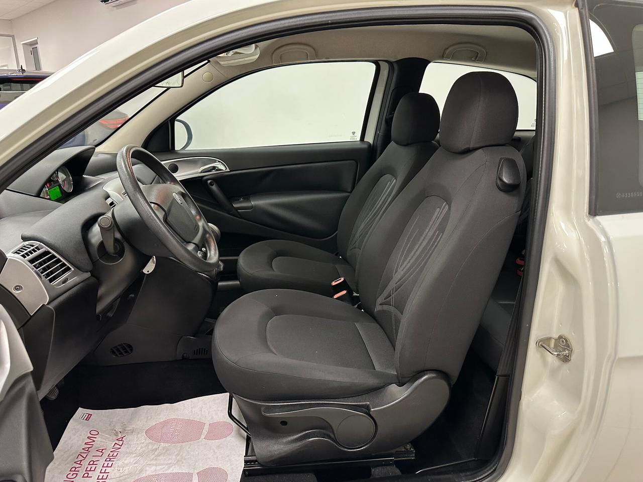 Lancia Ypsilon 1.2 69 CV Unyca - 2011