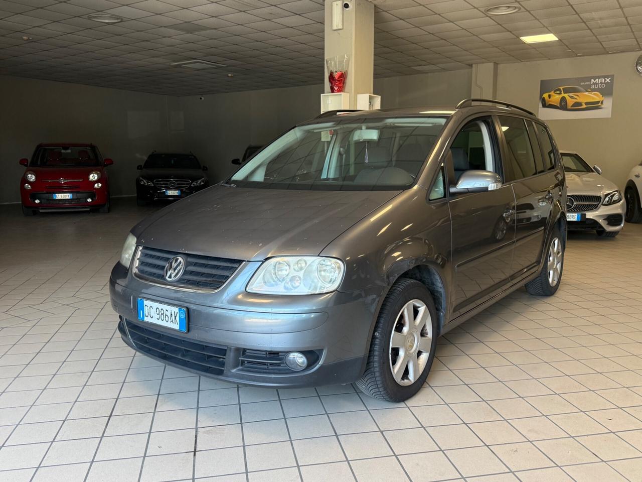 Volkswagen Touran 2.0 16V TDI Highline 7 POSTI!!
