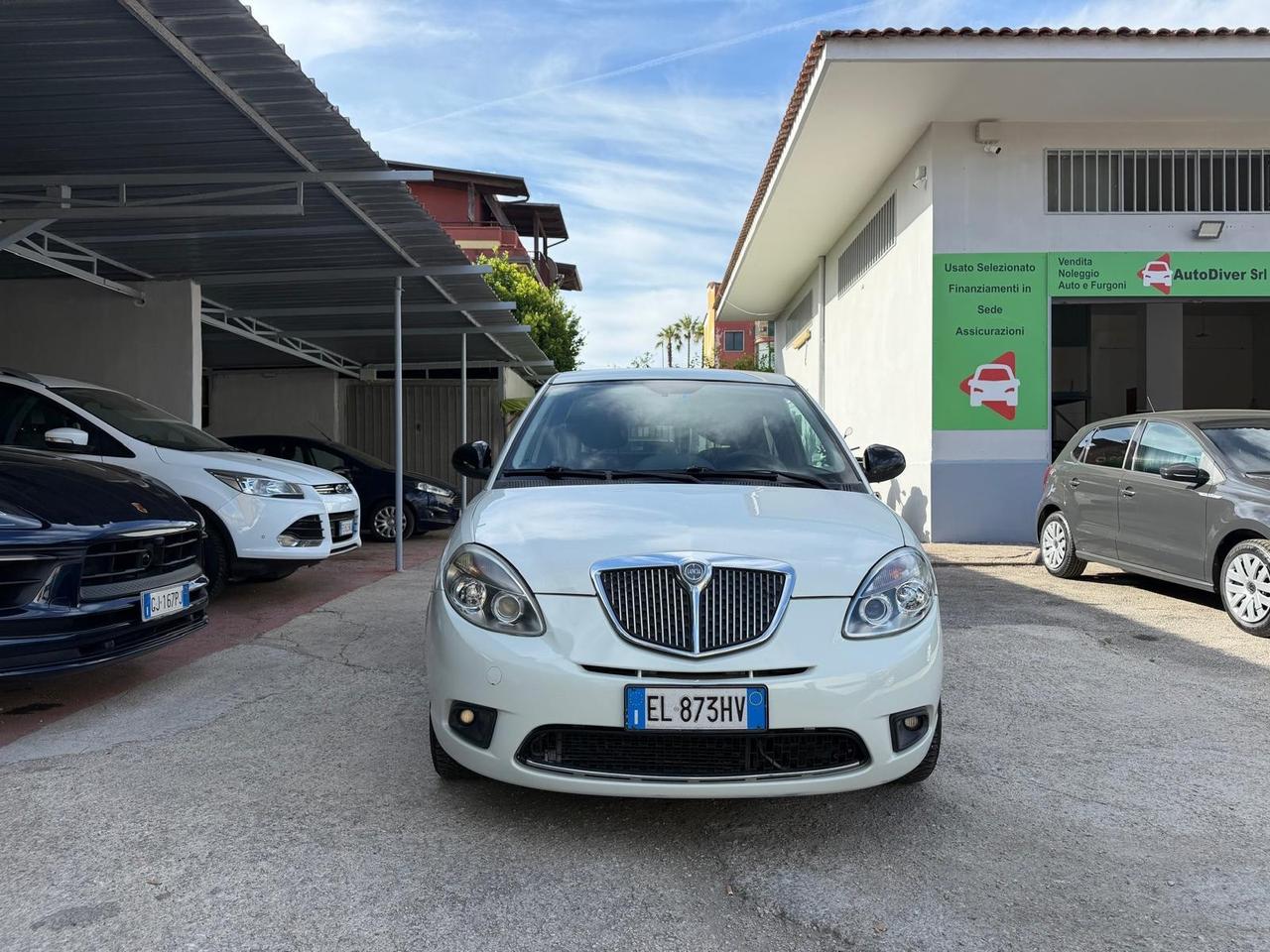 Lancia Ypsilon 1.3 MJT 75 CV Unyca