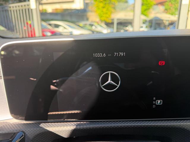 MERCEDES-BENZ A 200 Premium AMG Automatica