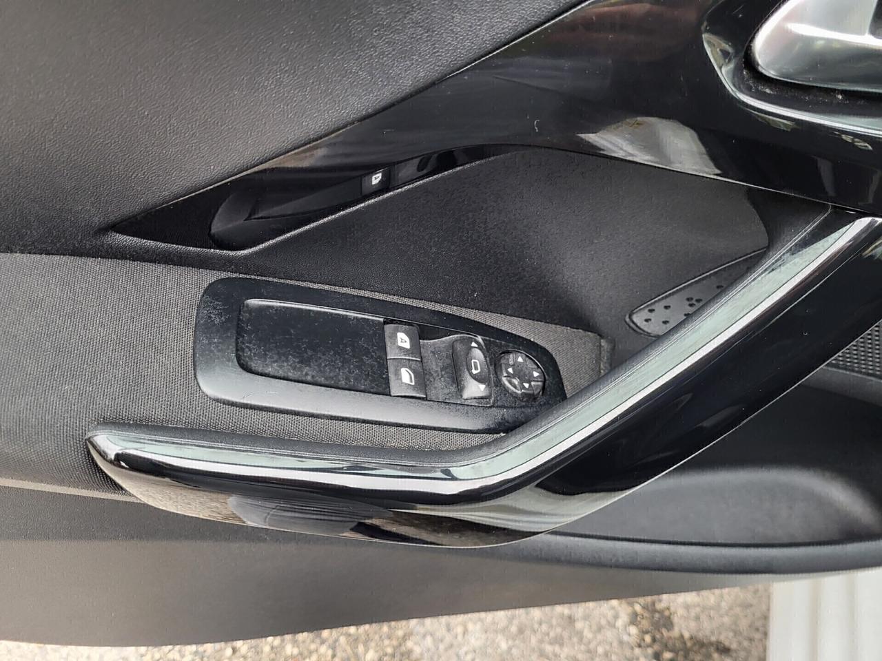 PEUGEOT 208 1,4 HDI-UNICO PROPRIETAR-4 REVISIONI