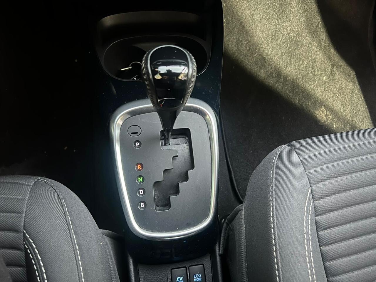 Toyota Yaris 1.5 Hybrid Style / Y20 BITONE