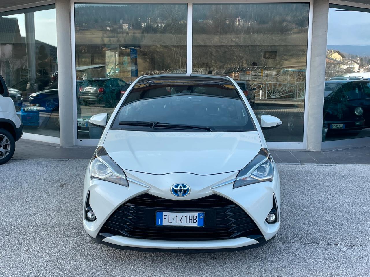 Toyota Yaris HYBRIDO 1.5 WHITE EDITION