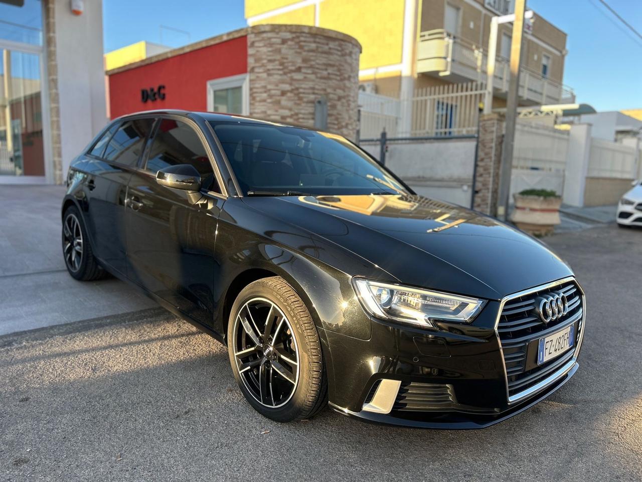 Audi A3 1.6 TDI 116 CV Sport-2018 LED/17"