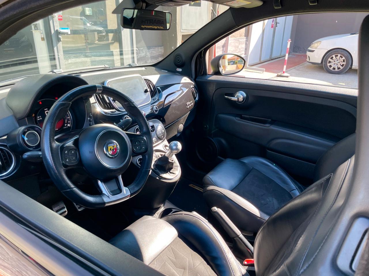 Abarth 595 1.4 Turbo T-Jet 165 CV Scorpioneoro