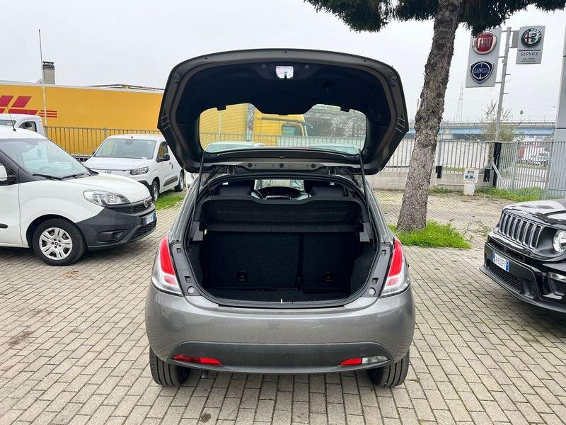 Lancia Ypsilon 1.0 FireFly 5 porte S&S Hybryd Gold