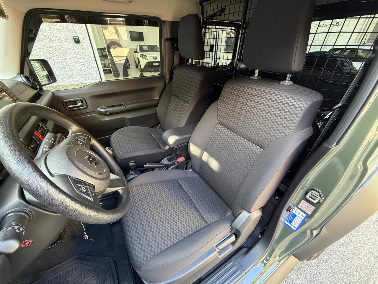 Suzuki Jimny 1.5 5MT PRO Autocarro