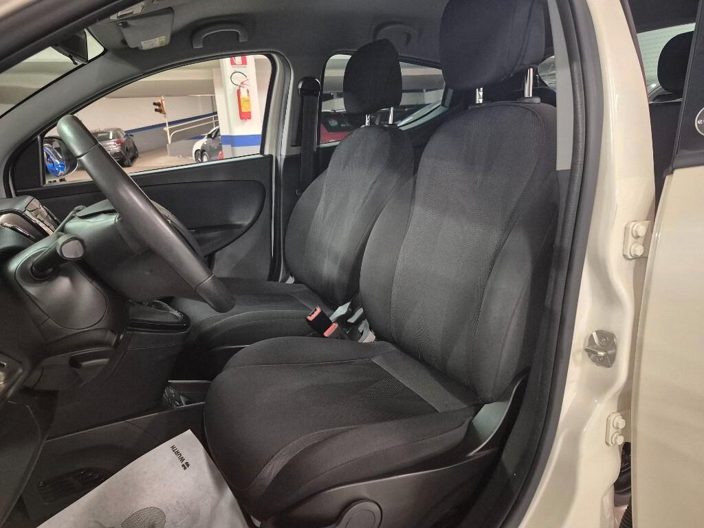 Lancia Ypsilon 1.0 FireFly 5 porte S&S Hybrid Ecochic Gold