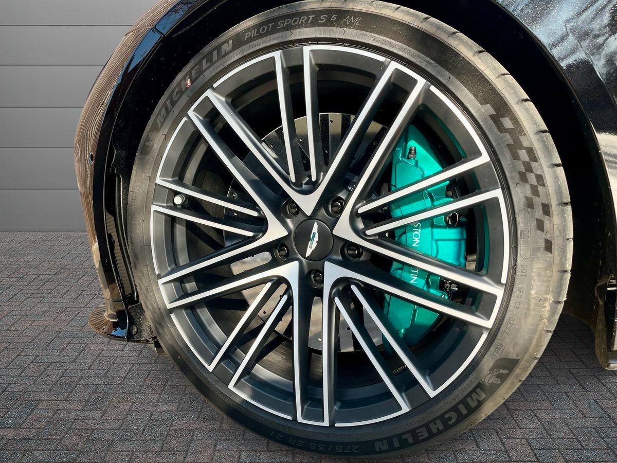 ASTON MARTIN DB12 Coupe 4.0 V8 auto