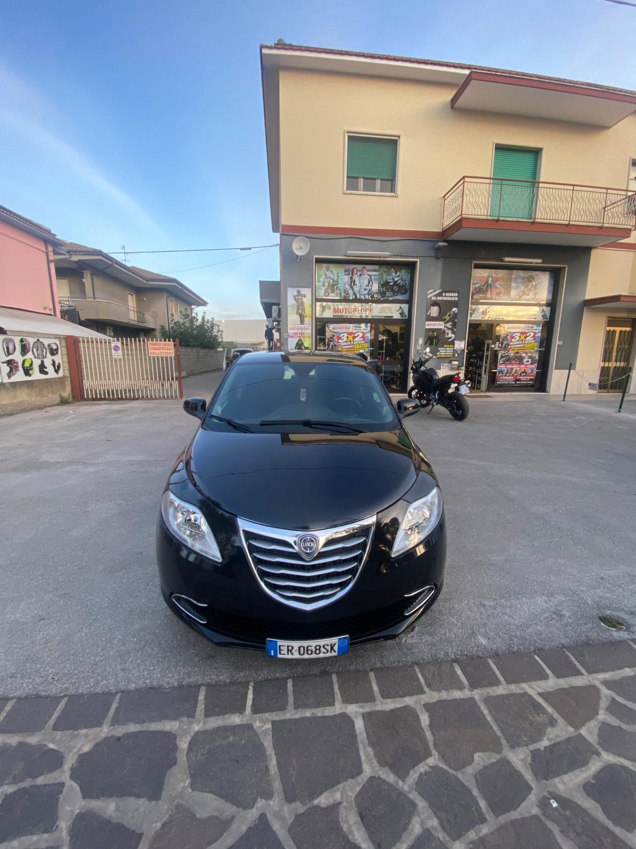 Lancia Ypsilon 1.2 69 CV 5 porte S&S Platinum