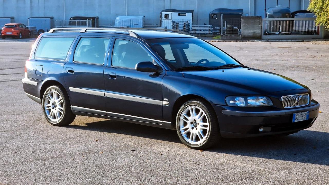 Volvo V70/XC70 V70 2.4 D5 20V cat