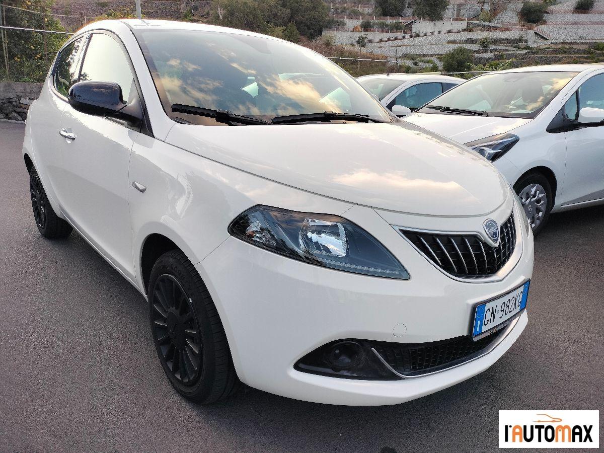 LANCIA - Ypsilon 1.0 firefly hybrid Silver s&s 70cv