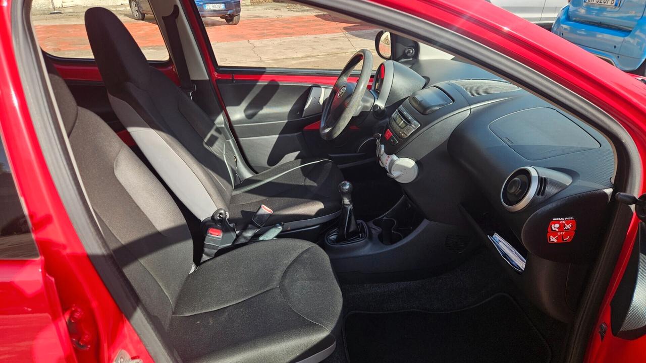 Toyota Aygo 1.0 VVT-i 69 CV 5 porte x-cool MMT