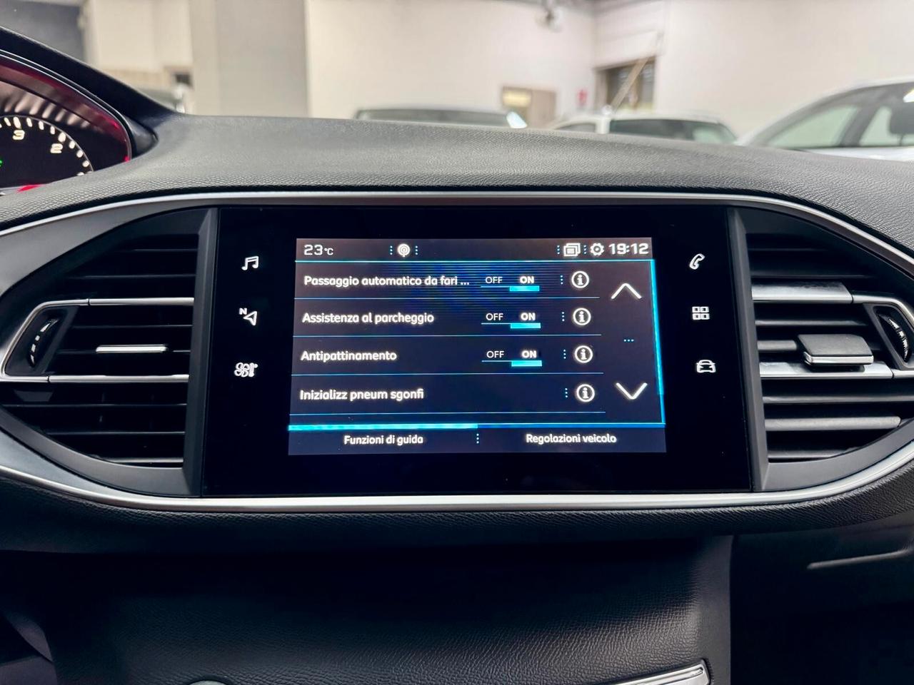 Peugeot 308 1.5 BlueHDi 130cv EAT8 Business 2021