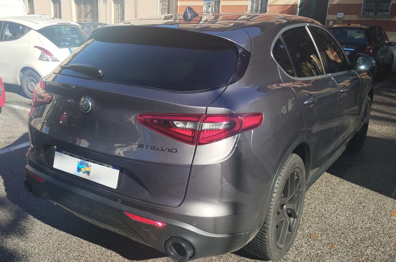 Alfa Romeo Stelvio 2.2 Turbodiesel 210 CV AT8 Q4 Super