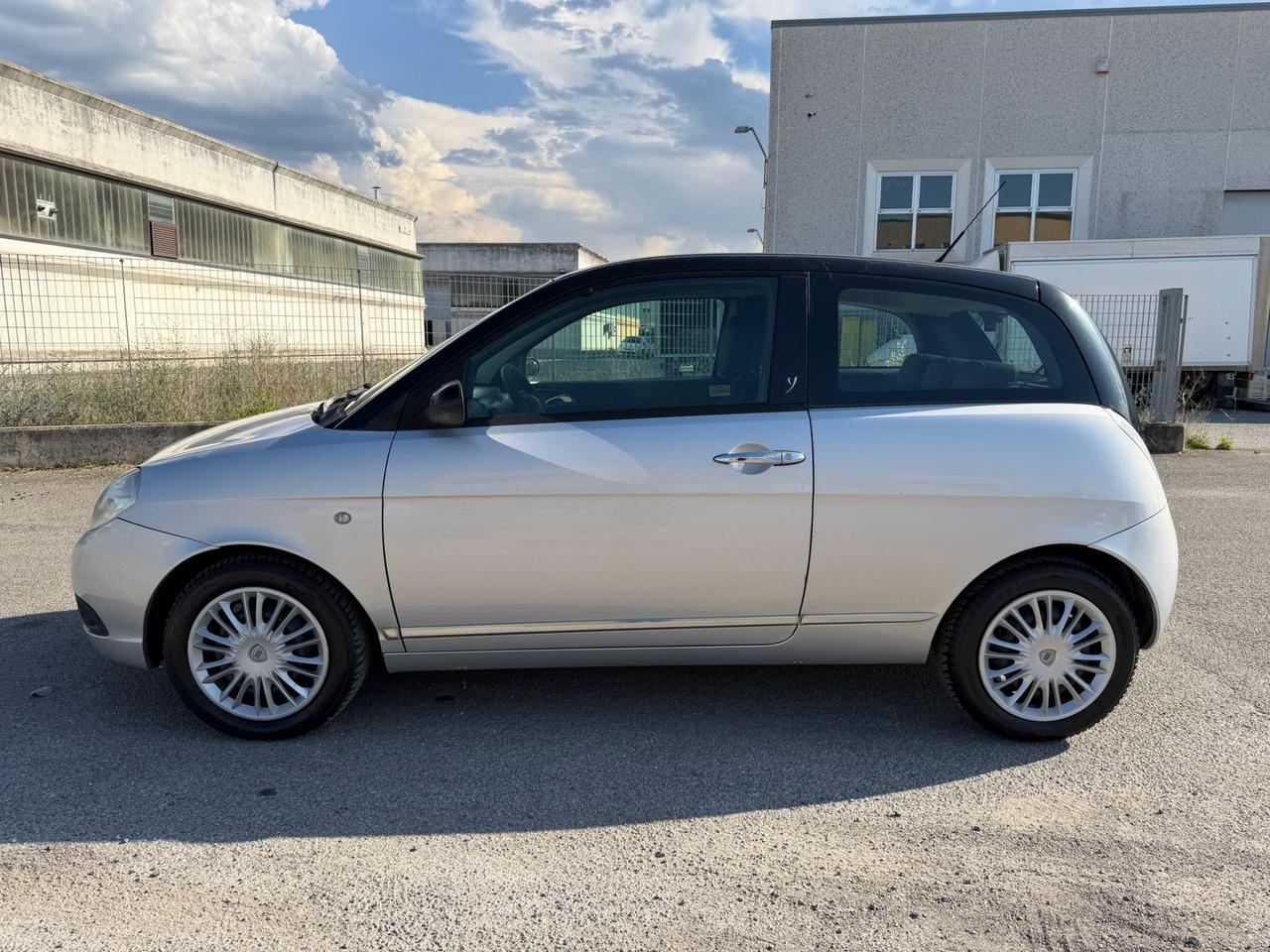 Lancia Ypsilon MODAMILANO 150000 KM