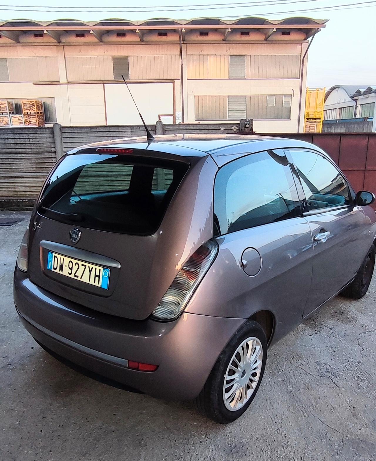 Lancia Ypsilon 1.3 MJT 75 CV Oro