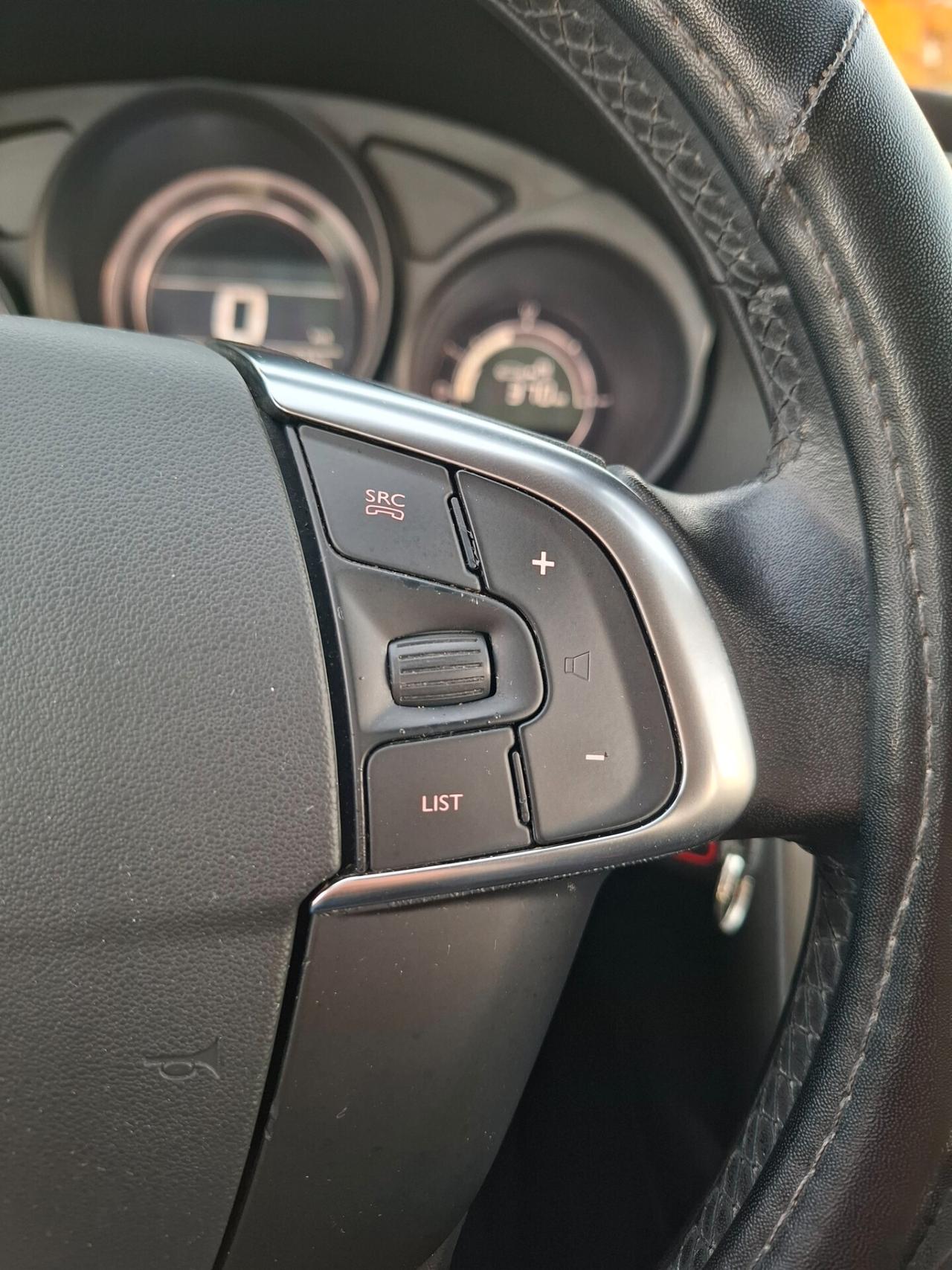 Citroen C4 1.6 HDi 90cv *NAVY-LED-PARK*