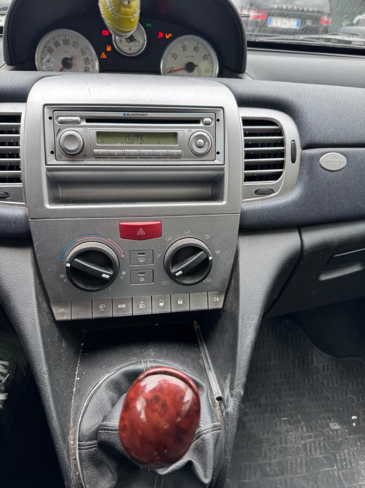 Lancia Ypsilon 1.2 Oro Plus
