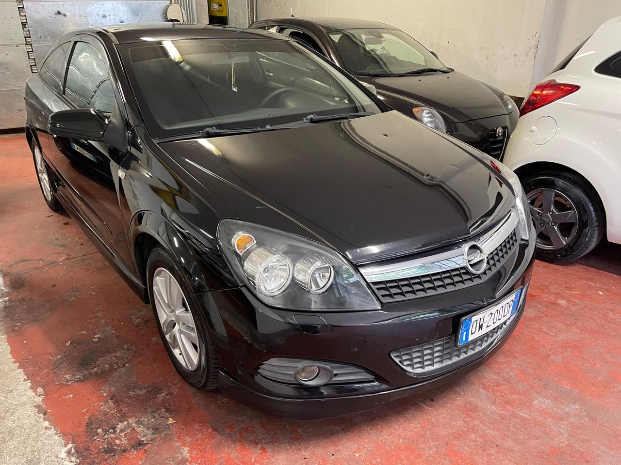 Opel Astra GTC 1.7 CDTI 125CV 3 porte Cosmo
