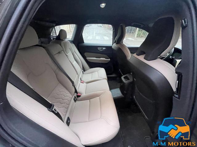 VOLVO XC60 T6 Plug-in hybrid AWD pari al nuovo