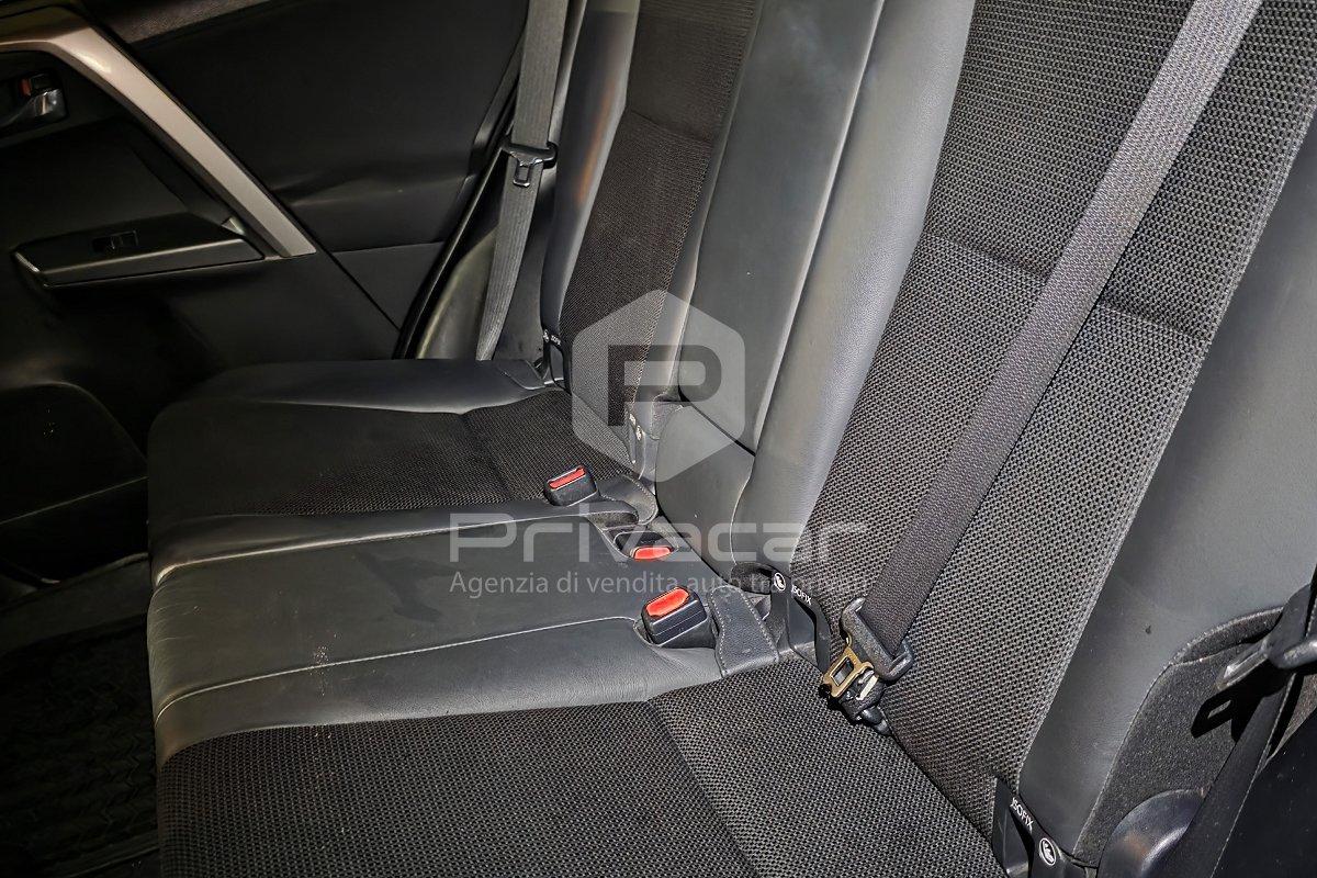 TOYOTA RAV4 2.0 D-4D 2WD Style