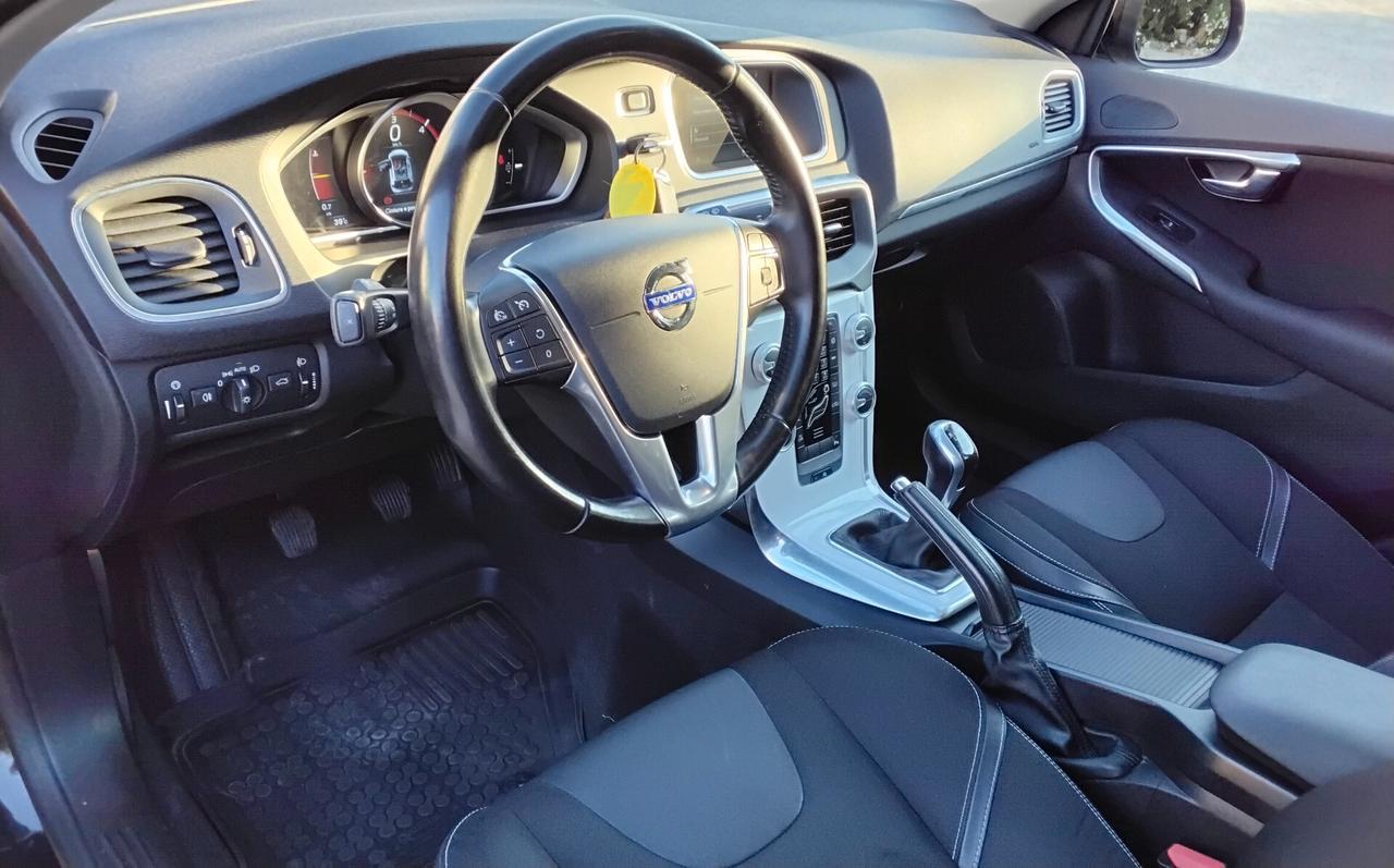 Volvo V40 D2 1.6 R-design Kinetic