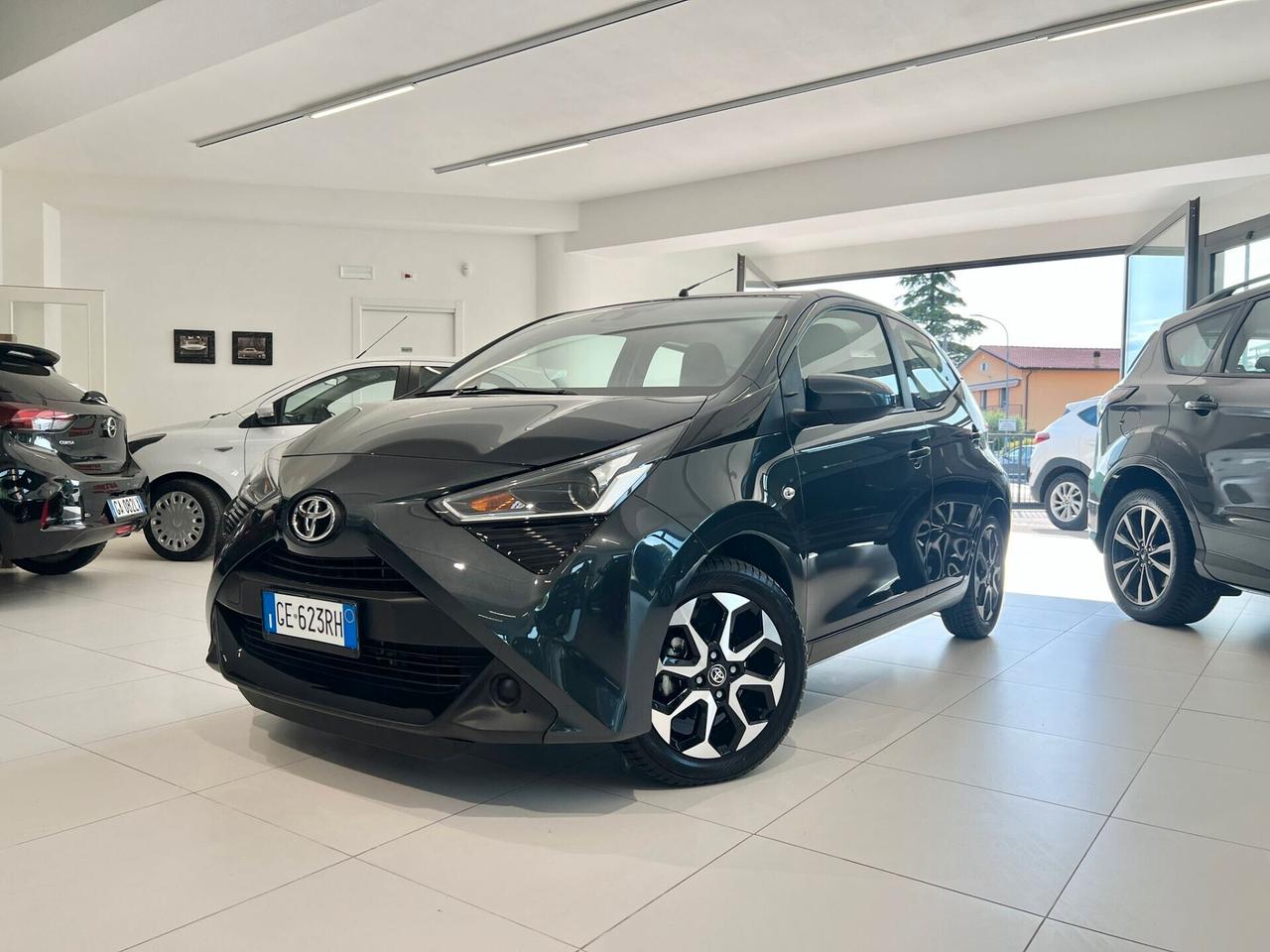 Toyota Aygo Connect 1.0 VVT-i 72 CV 5 porte x-fun