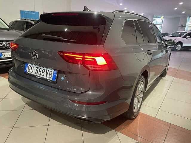 Volkswagen Golf 8ª serie Variant 1.0 eTSI EVO DSG Life