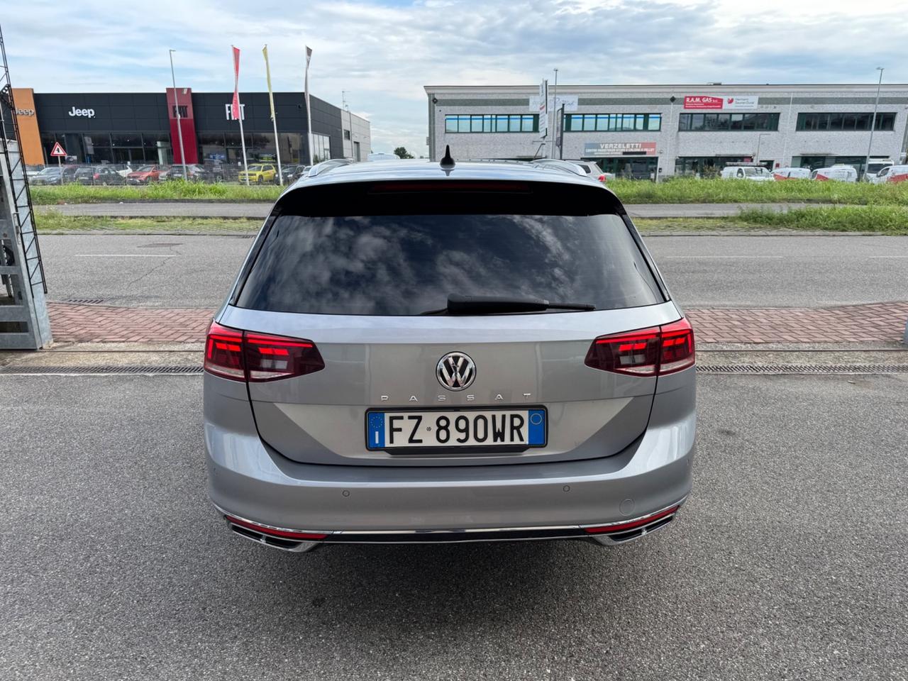 Volkswagen Passat Variant 2.0 TDI SCR EVO DSG Executive R-Line EURO6D TEMP