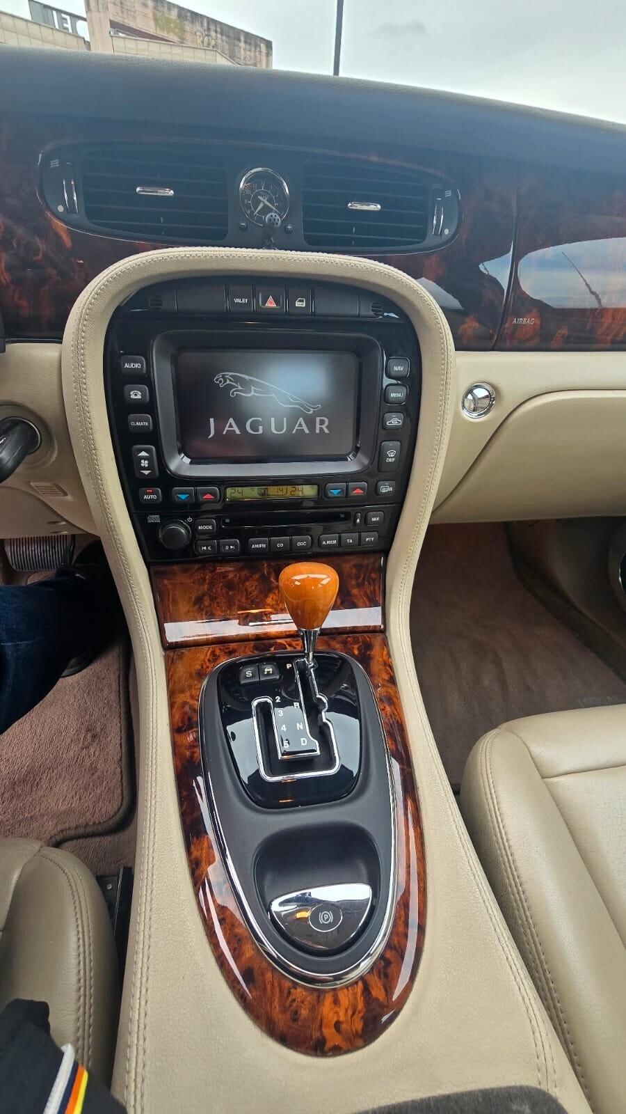 Jaguar XJ6 3.0 V6 cat 235CV A.S.I.