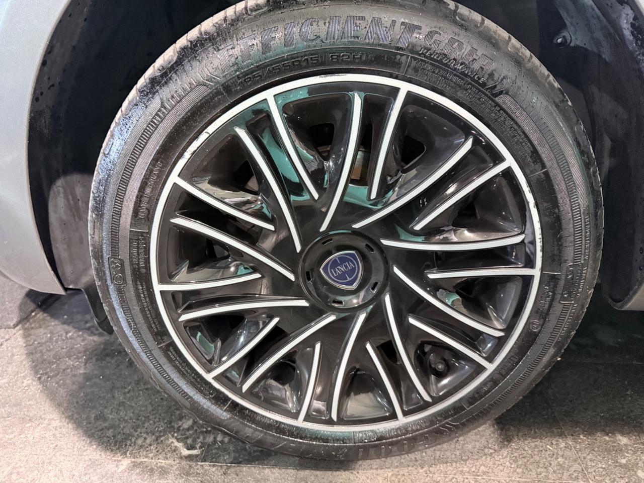 Lancia Ypsilon 1.0 FireFly 5 porte S&S Hybrid Ecochic UnYca