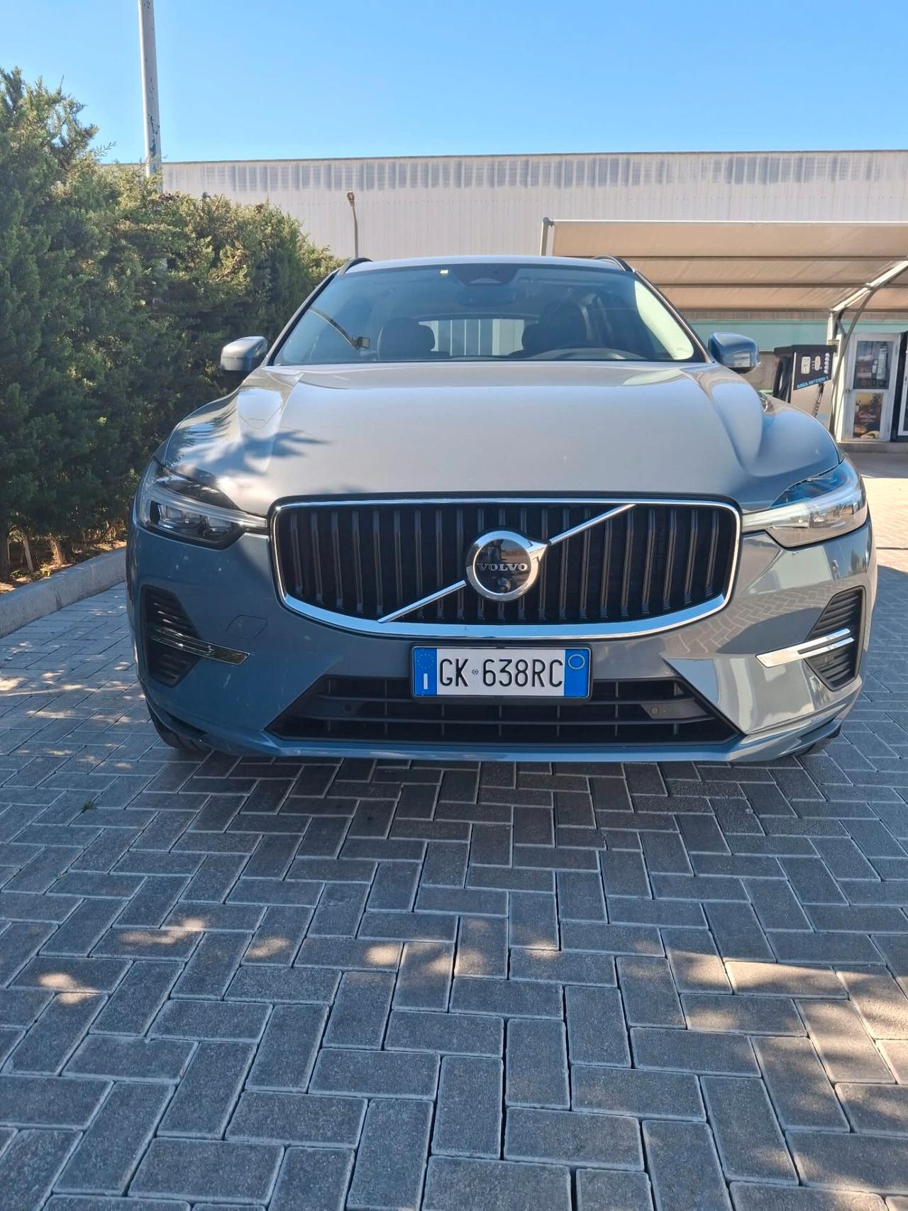 Volvo XC 60 B4 AWD automatico Momentum
