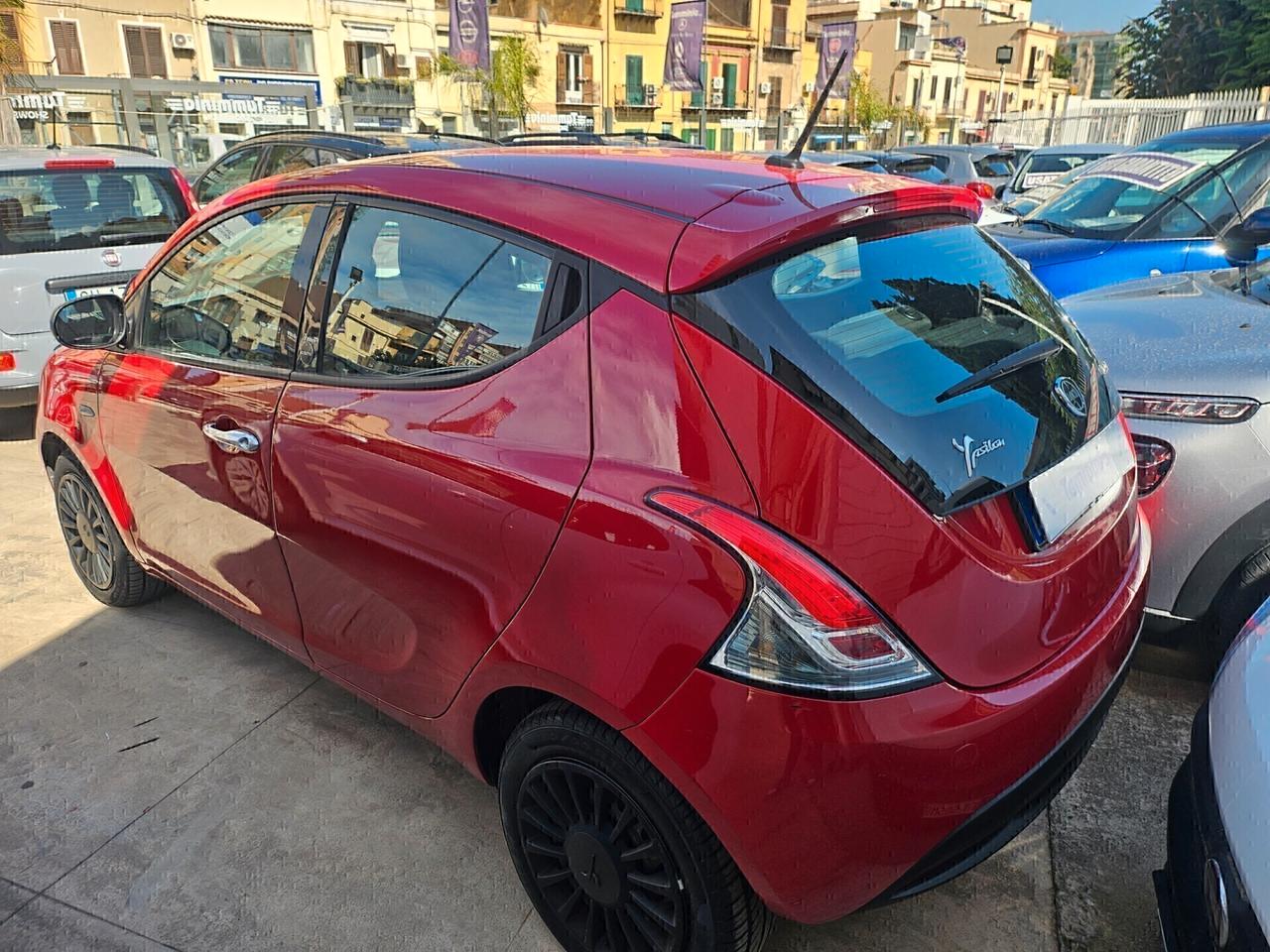 Lancia Ypsilon 1.0 FireFly Hybrid Ecochic Silver 11/2021