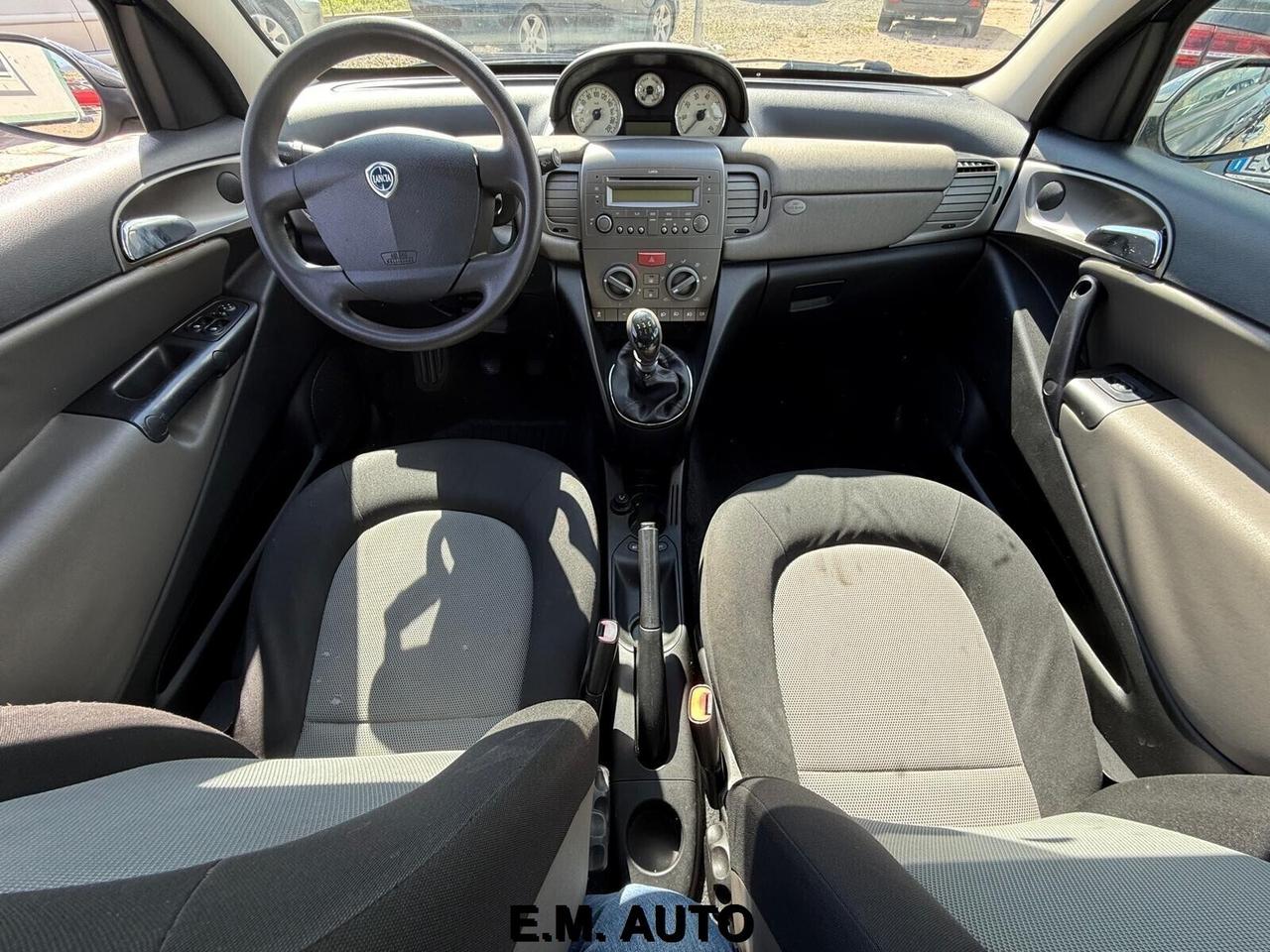 Lancia Ypsilon 1.2 16V Platino