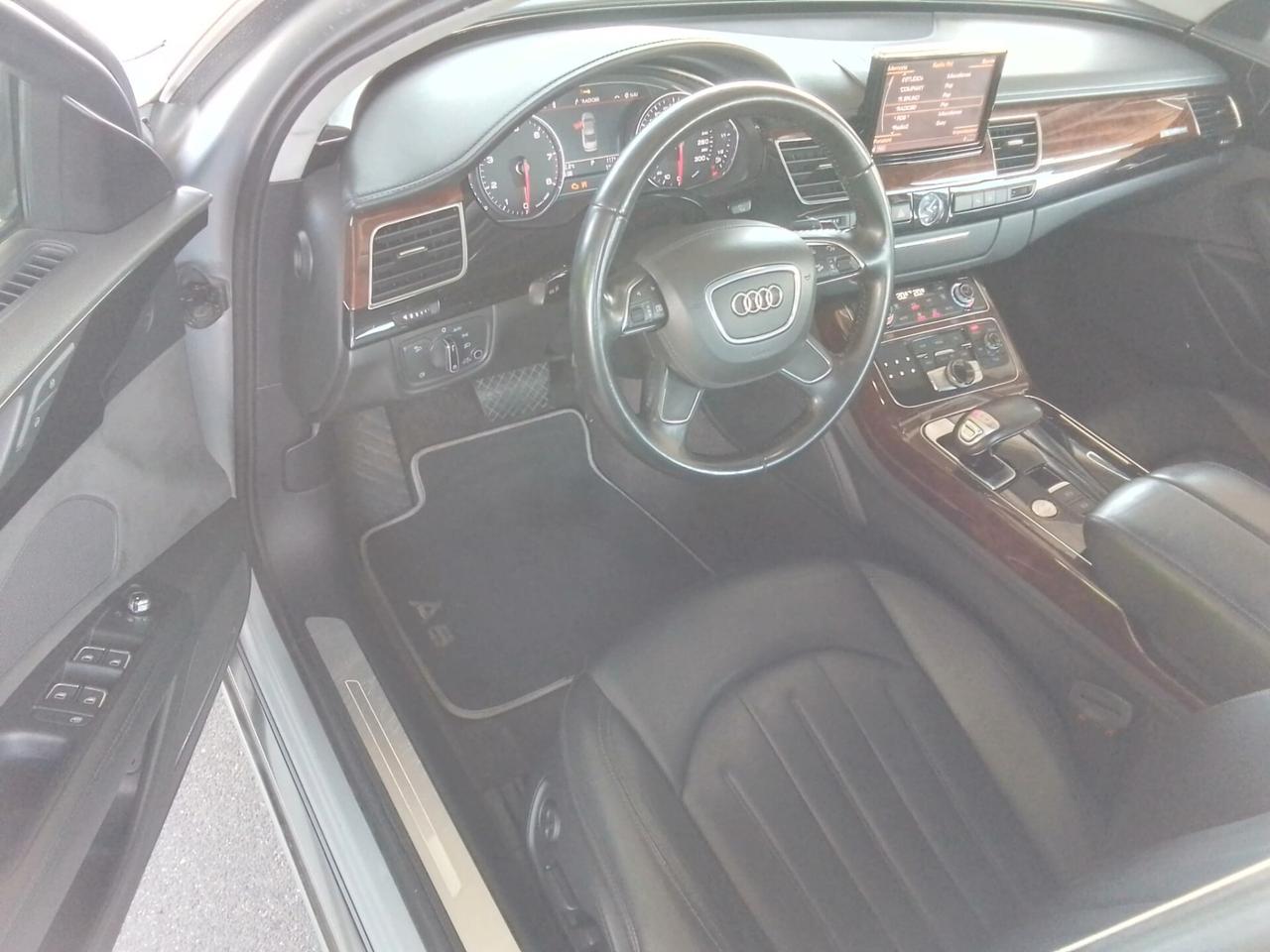 Audi A8 4.2 V8 FSI quattro tiptronic