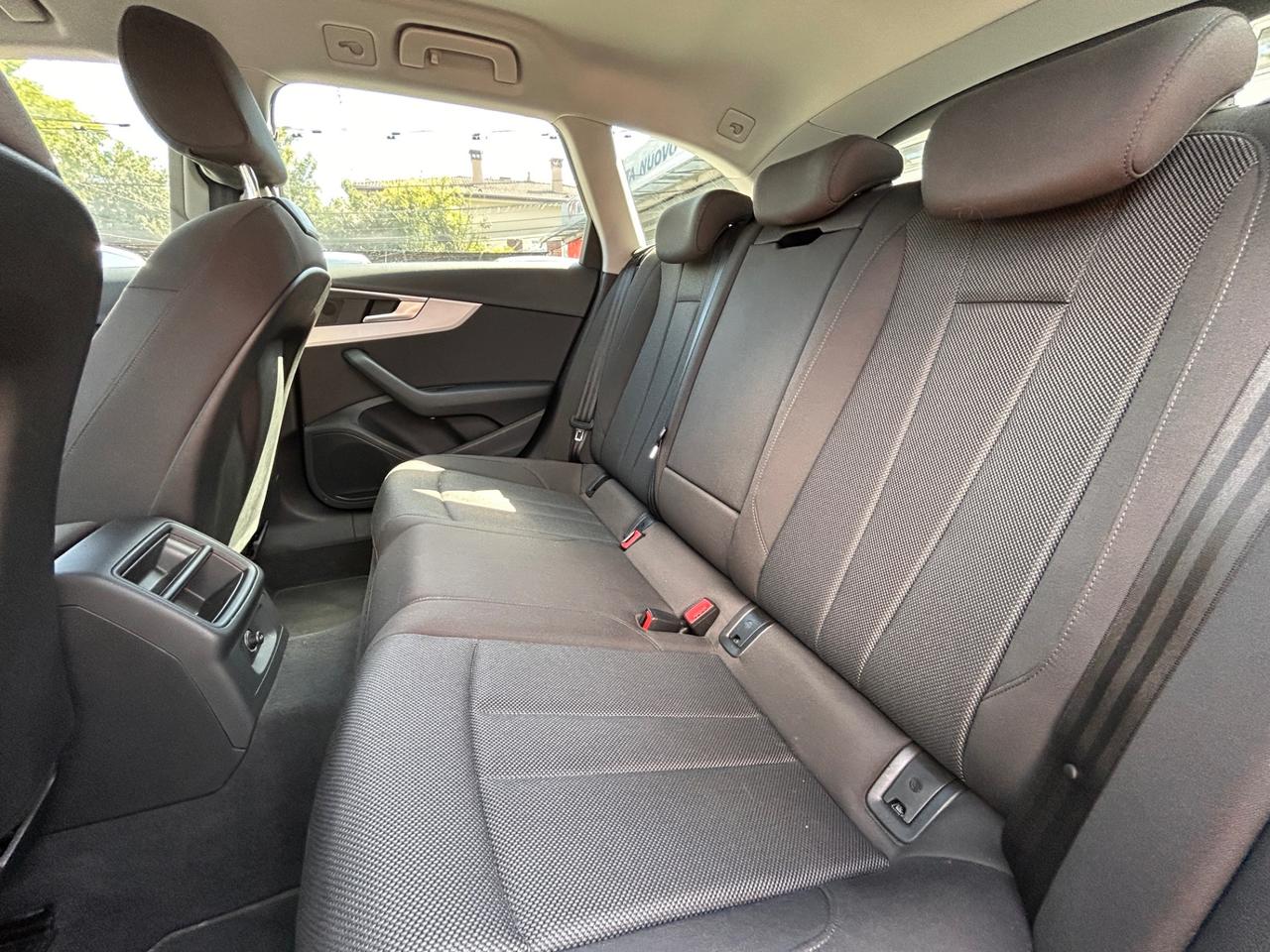 Audi A4 Avant 30 2.0 tdi mhev Business 136cv s-tronic