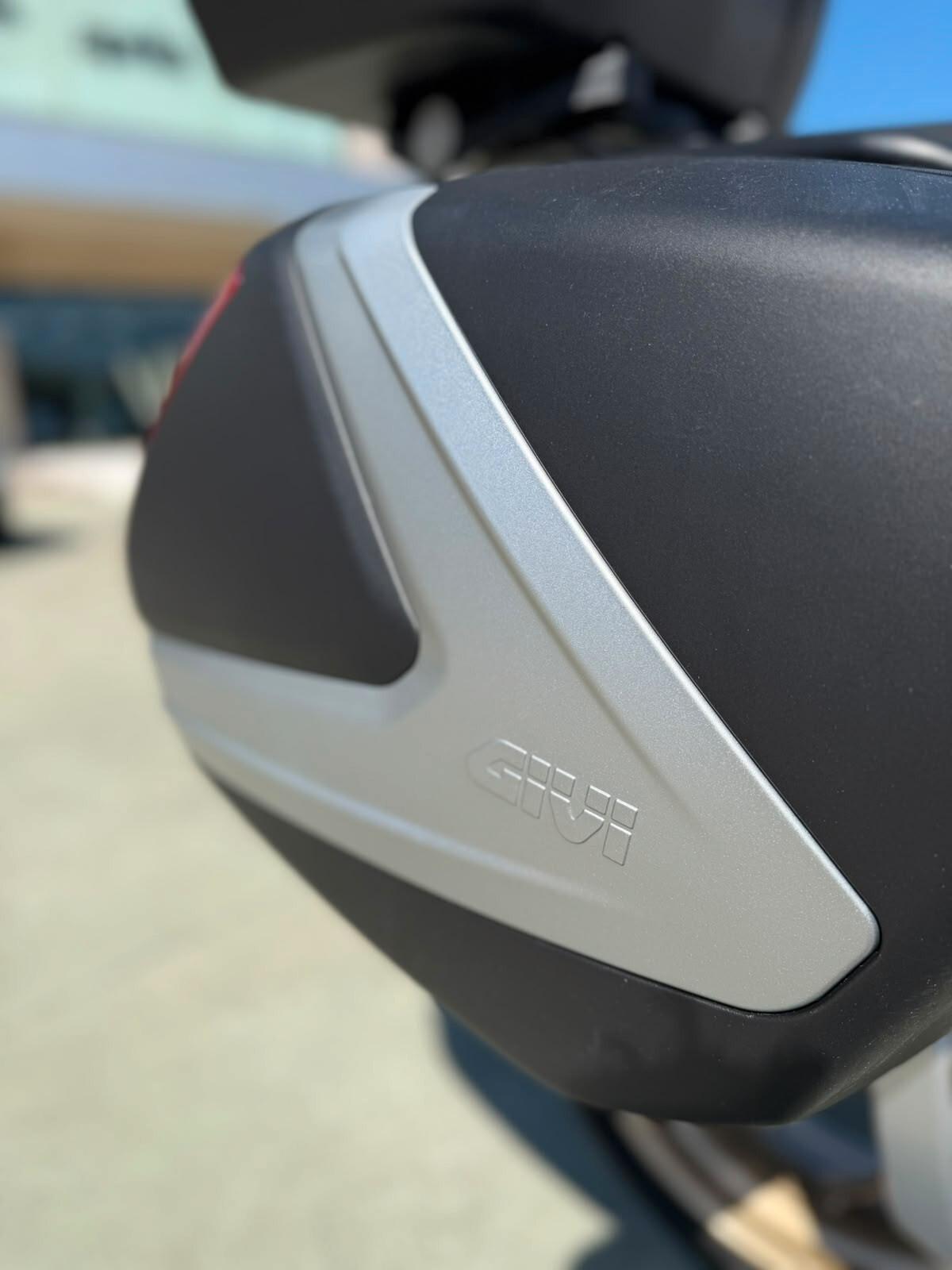 MOTO GUZZI V100 MANDELLO – 2022 – 9.000 KM