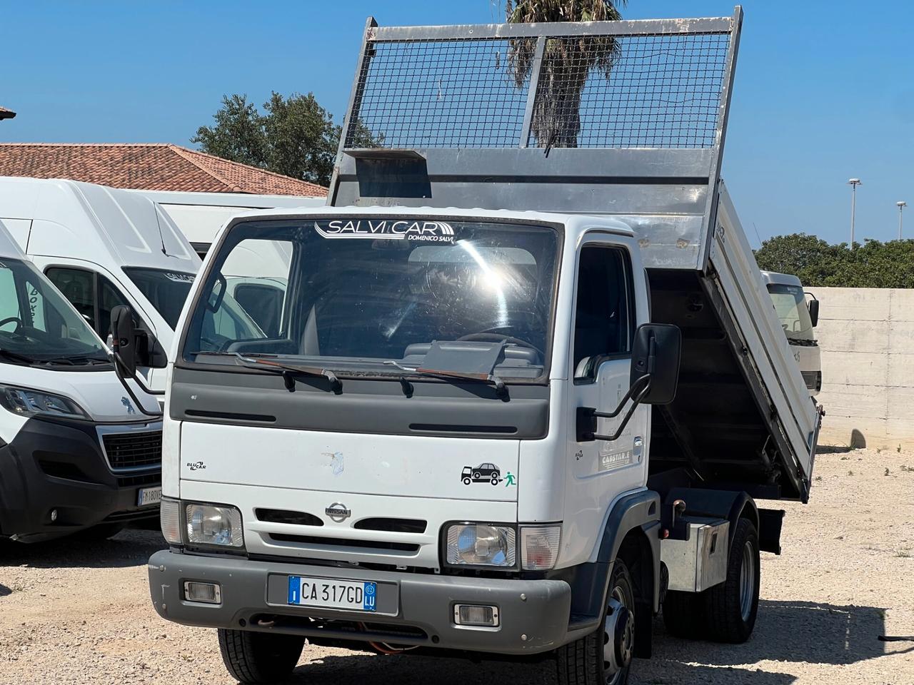 NISSAN CABSTAR. 35.12 RIBALTABILE TRILATERALE CON OMOLOGAZIONE GANCIO TRAINO