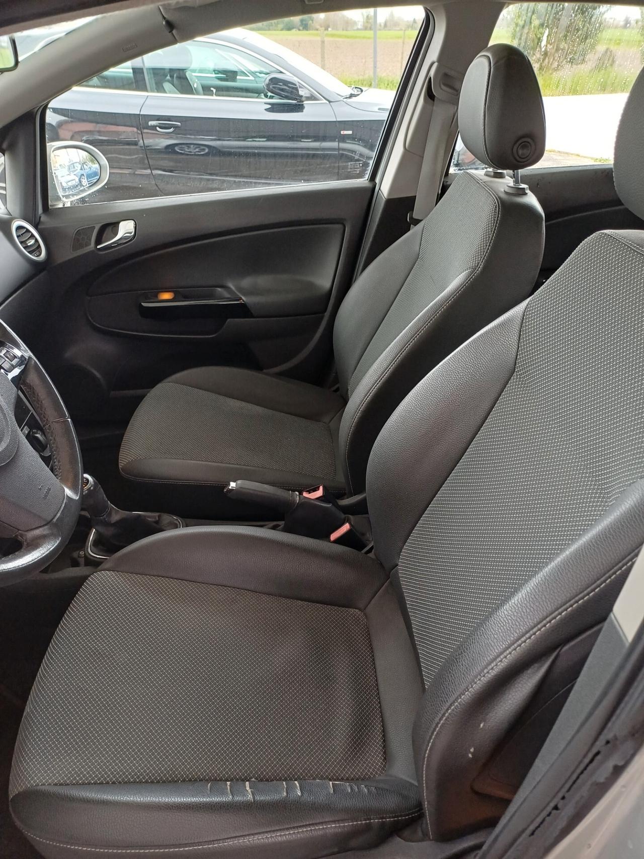 Opel Corsa 1.2 5 porte Easytronic Cosmo adatta a neopatentati