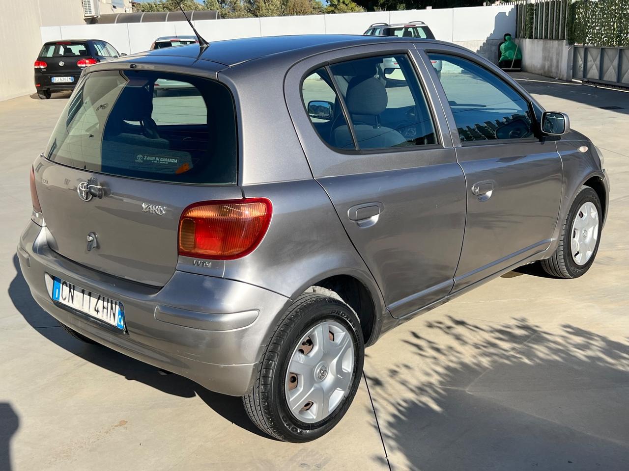 Toyota Yaris 1.0i 16V cat 5 porte Sol
