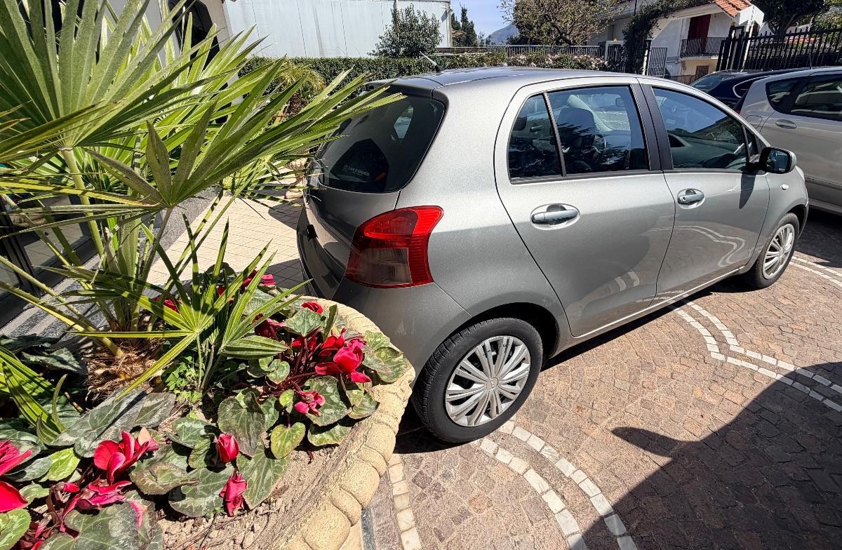 TOYOTA Yaris 1.3 5p. Sol