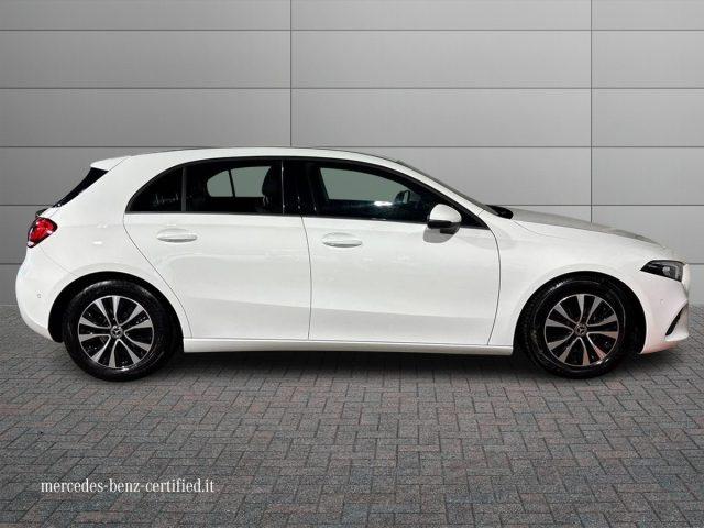 MERCEDES-BENZ A 180 d Automatic Business