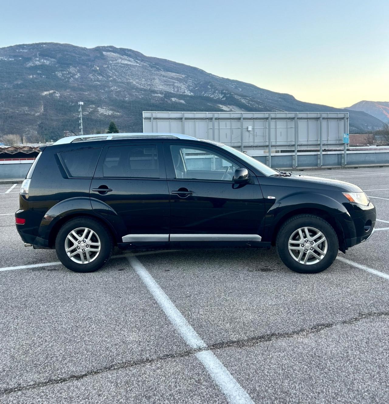 Mitsubishi Outlander 2.0 DI-D Instyle 7 POSTI