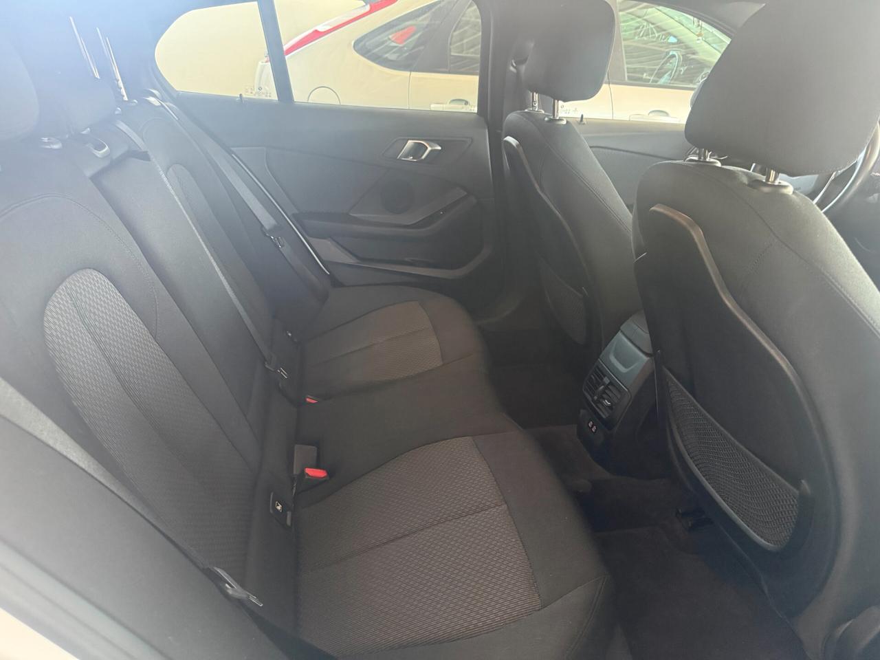 Bmw 118 118d 5p. Business Advantage