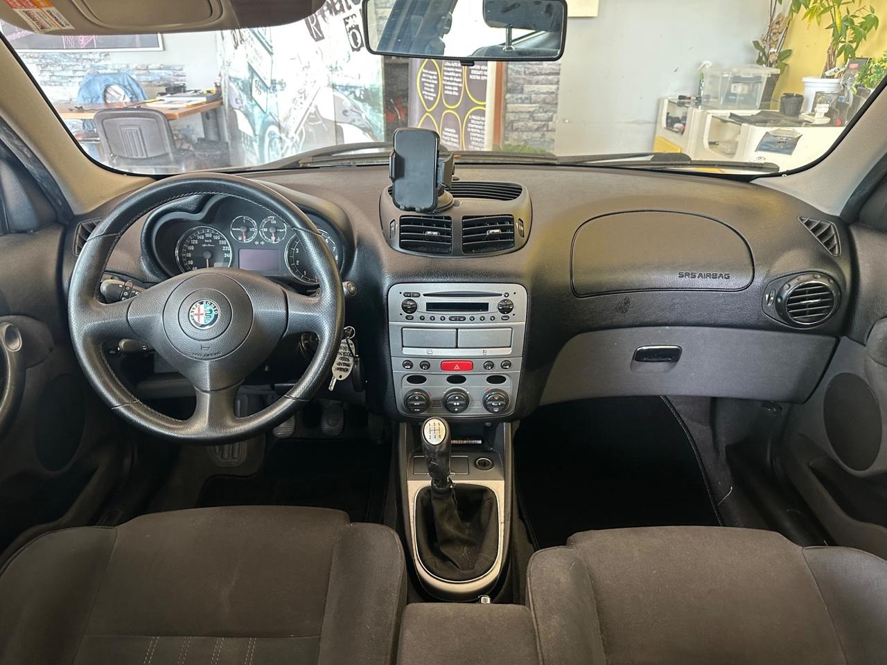 Alfa Romeo 147 1.6benz. +Gpl 5p. Distinctive