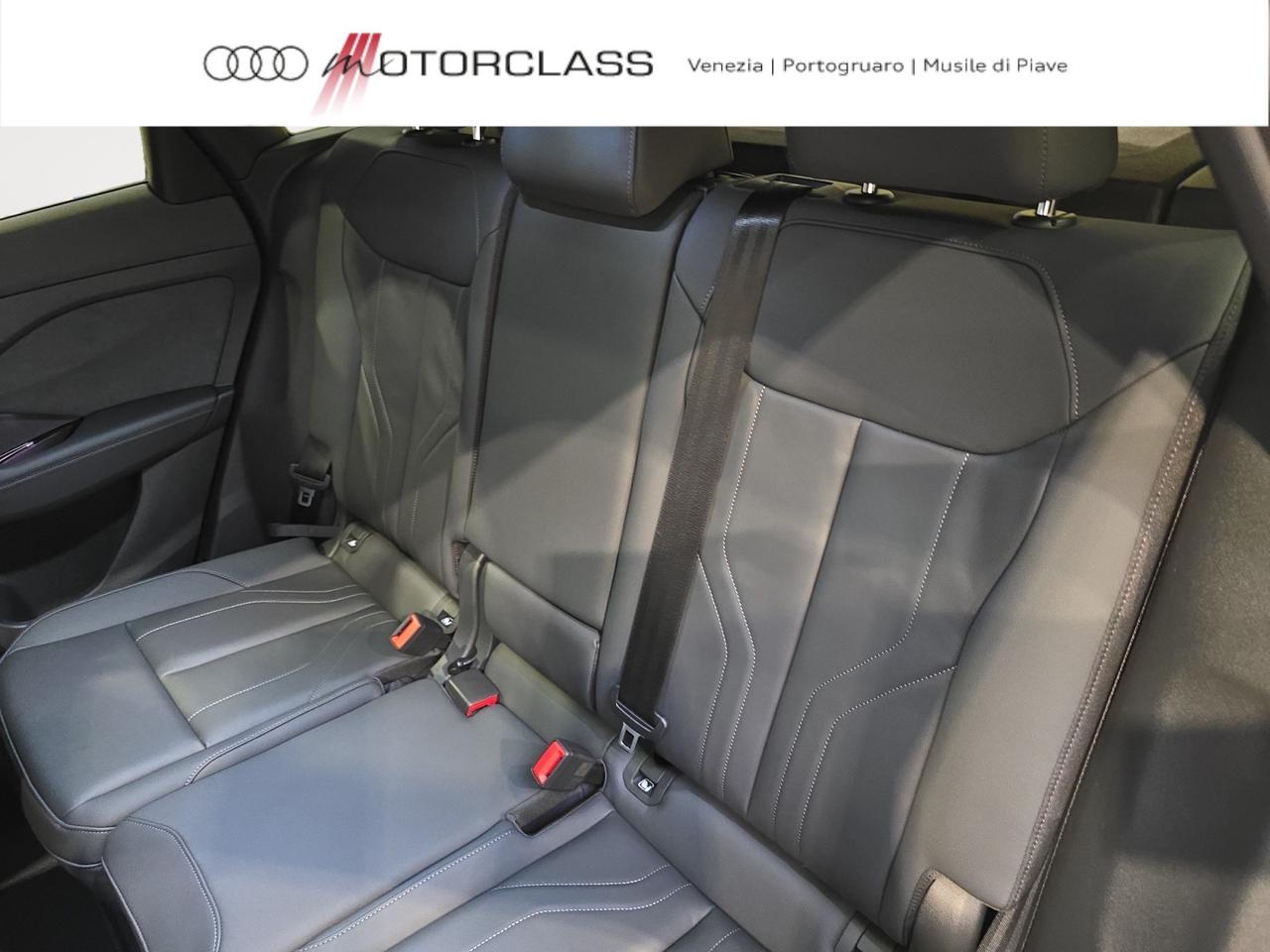 Audi Q3 2.0 tdi 150cv s line edition s tronic